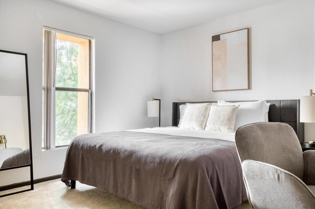 2br W Gym Pool Wd Nr Tj Wf Lax-597 Los Angeles